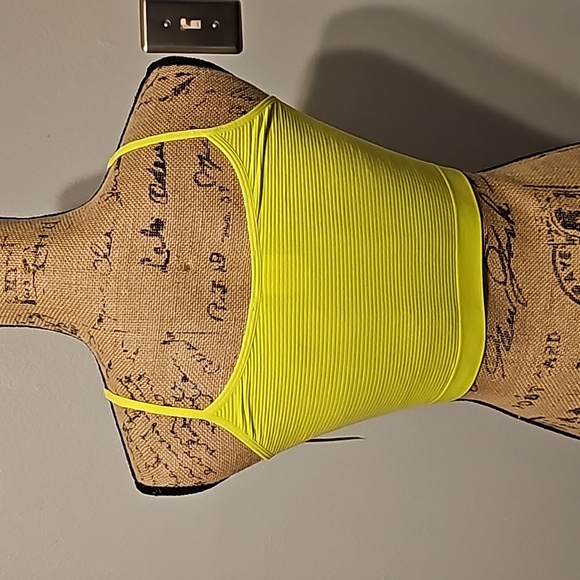 Nwt lime green sports bra - Picture 3 of 4